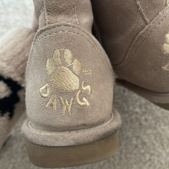 Tan DAWGS boots - Picture 2 of 3